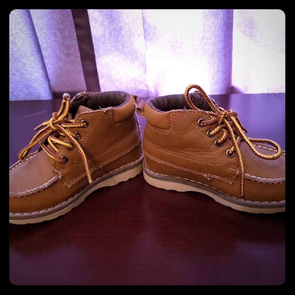 Boys shoes